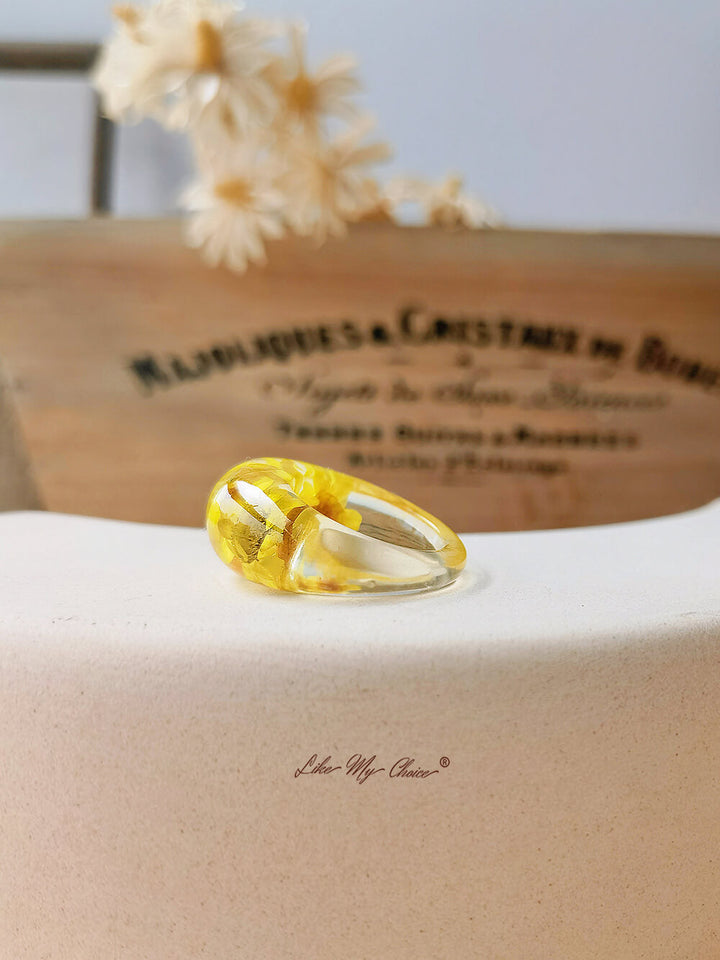 Anello in resina ovale a forma di margherita