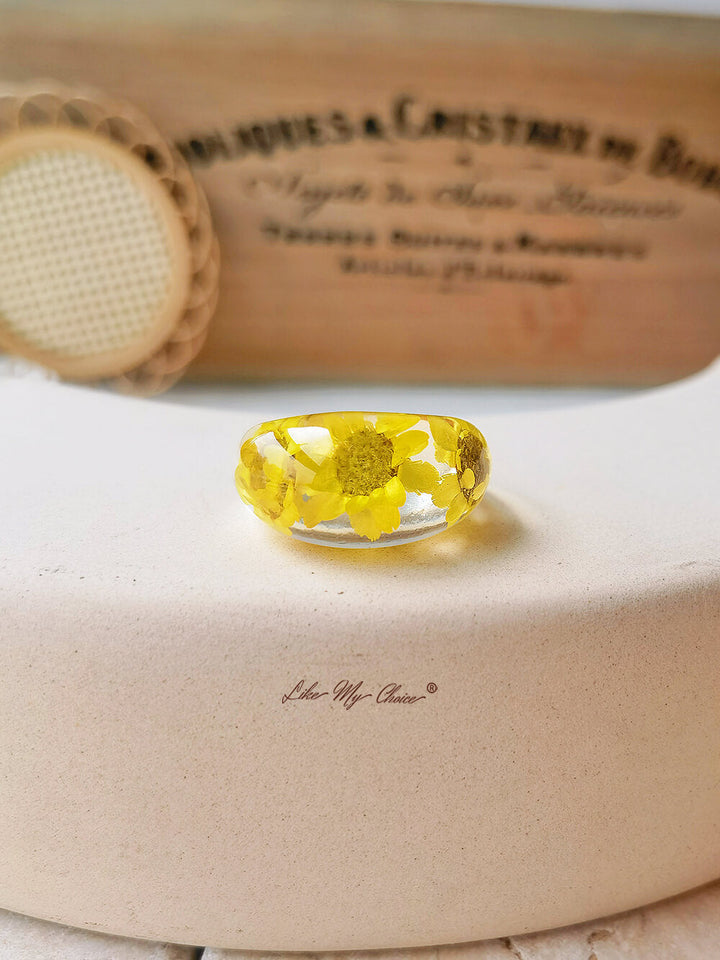 Anello in resina ovale a forma di margherita