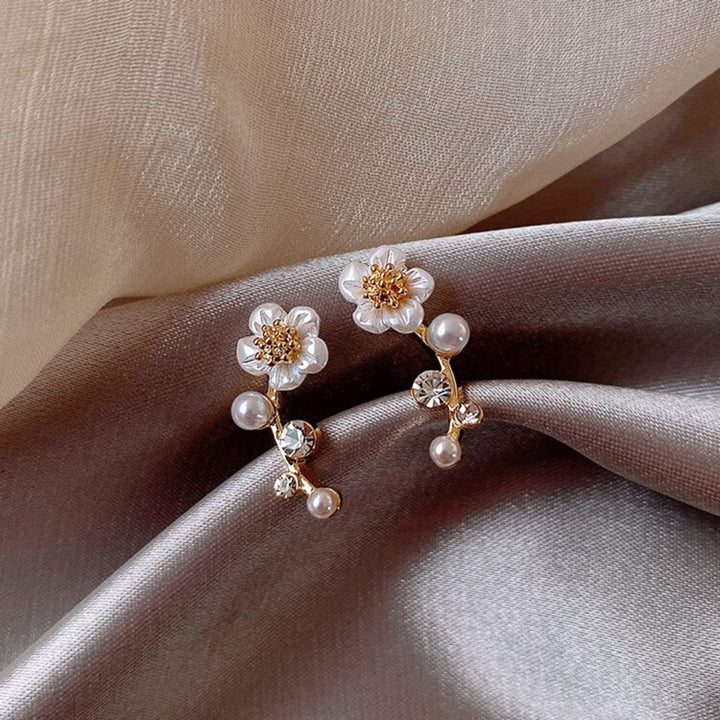 Orecchini con perle di fiori