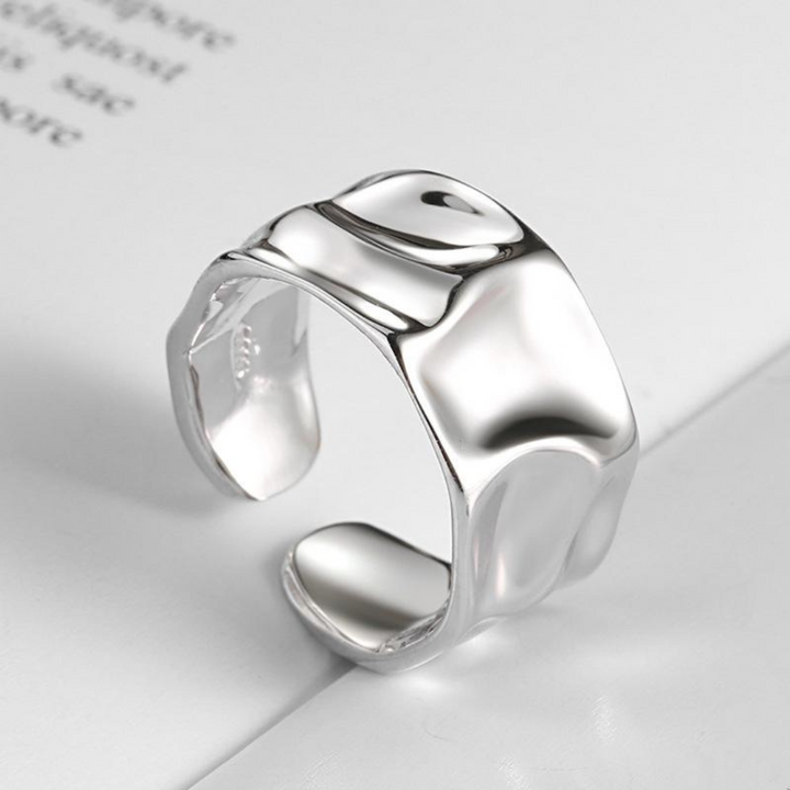 Anello largo asimmetrico in argento 925