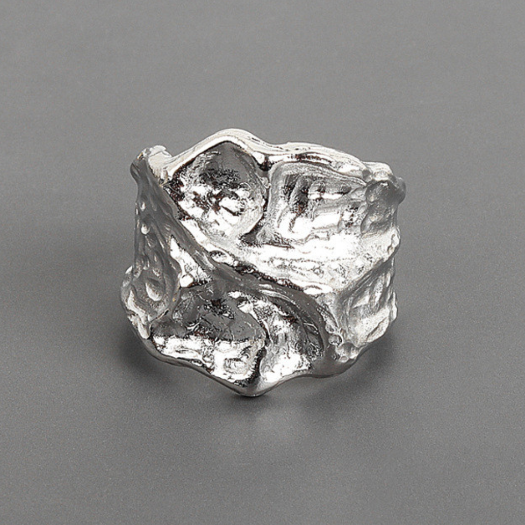 Anello in argento 925 edizione speciale con design increspato