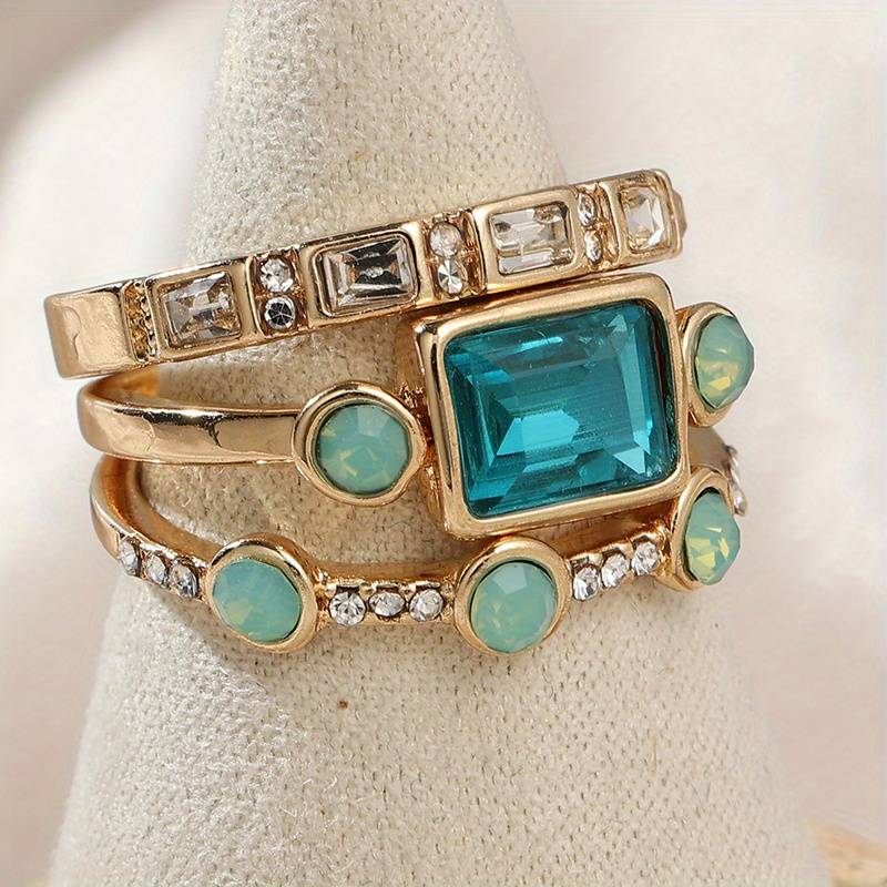 Anello con cristallo blu in stile vintage
