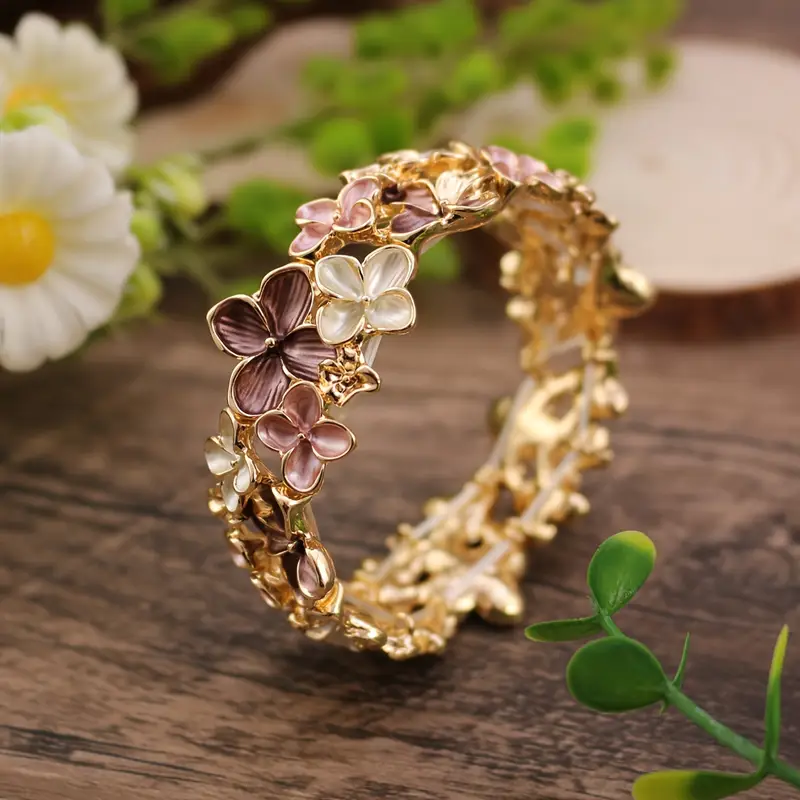 Anello vintage con fiori in oro