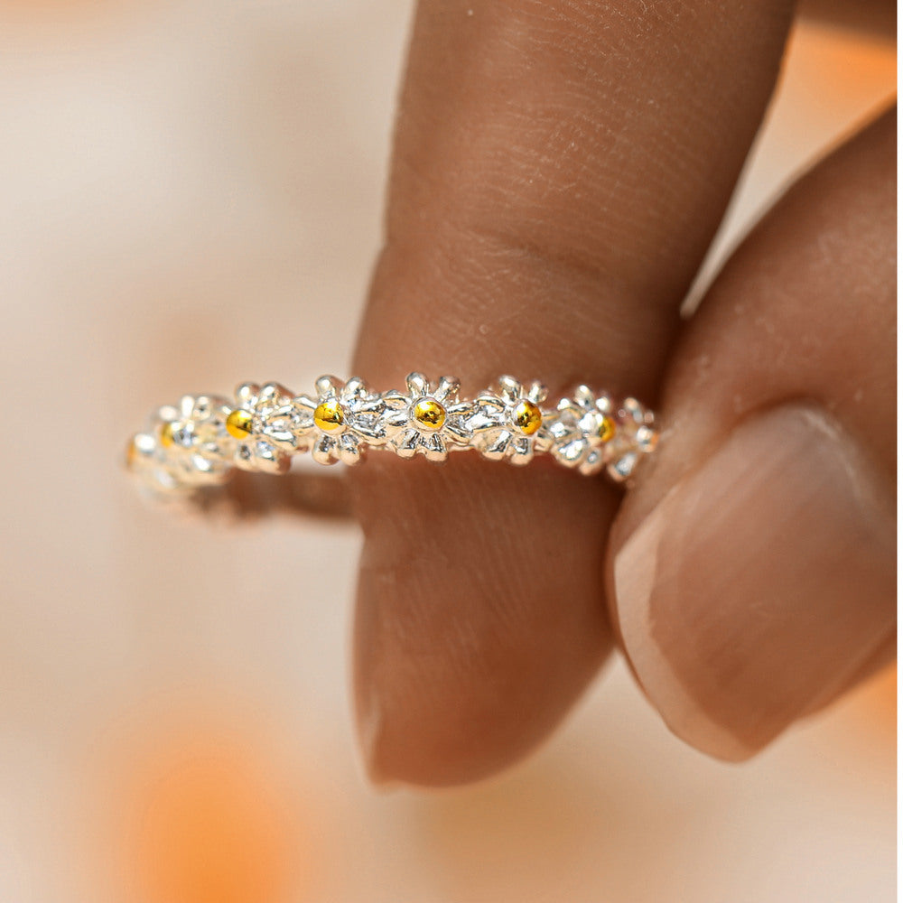 Anello regolabile placcato in oro 18 carati con margherite