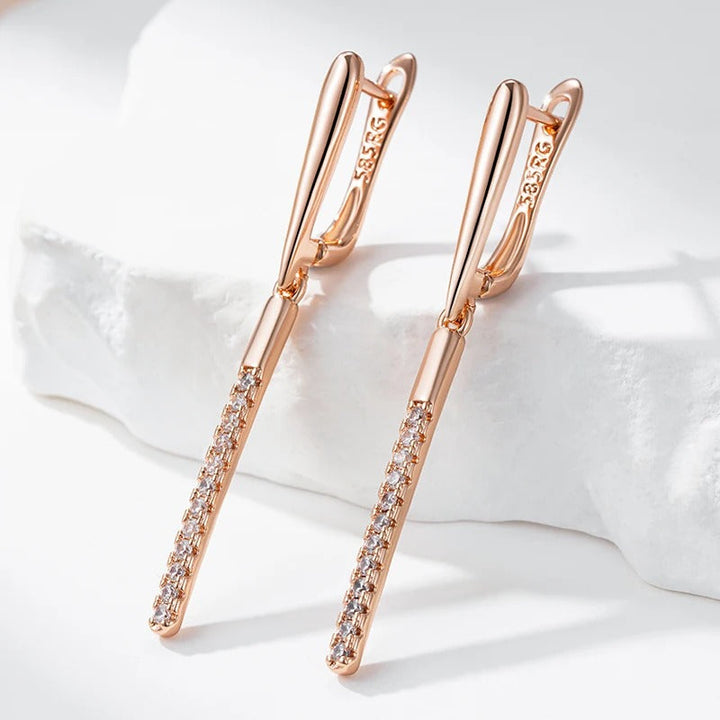 Orecchini pendenti placcati in oro rosa 18 carati con piccoli zirconi naturali