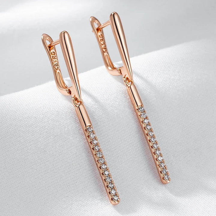 Orecchini pendenti placcati in oro rosa 18 carati con piccoli zirconi naturali